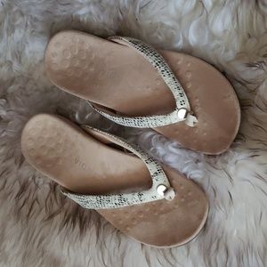 Vionic Thong Sandals